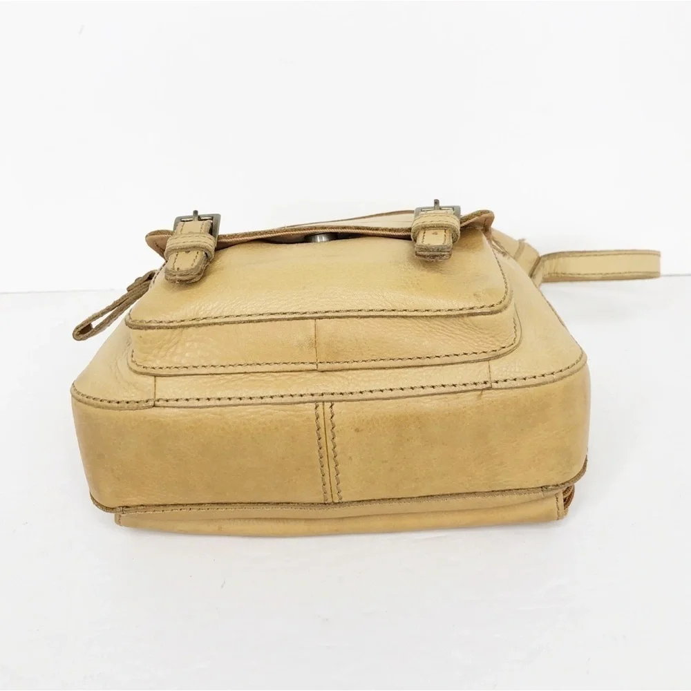 Fossil tan pebbled leather shoulder purse